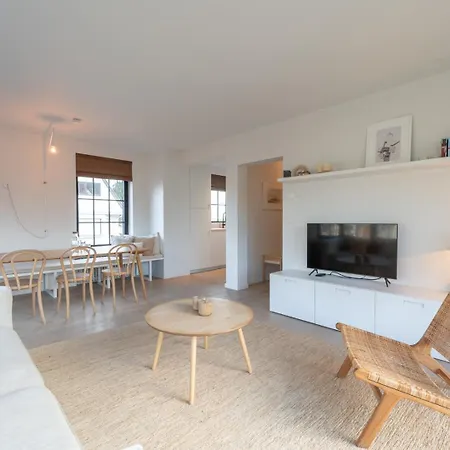 Bright And Modern 2-bedroom In Apartament